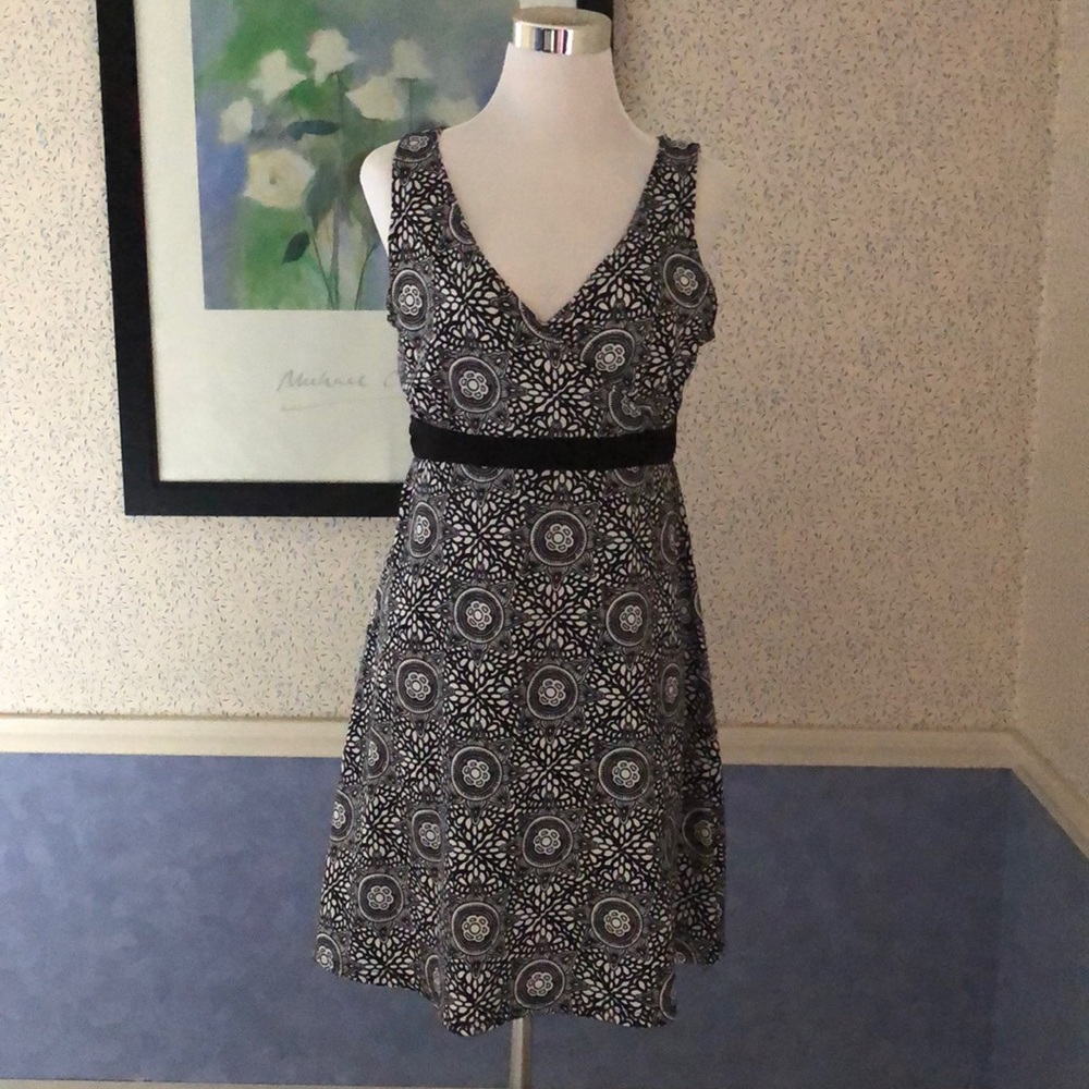 Ladies Black and White Sleeveless Dress